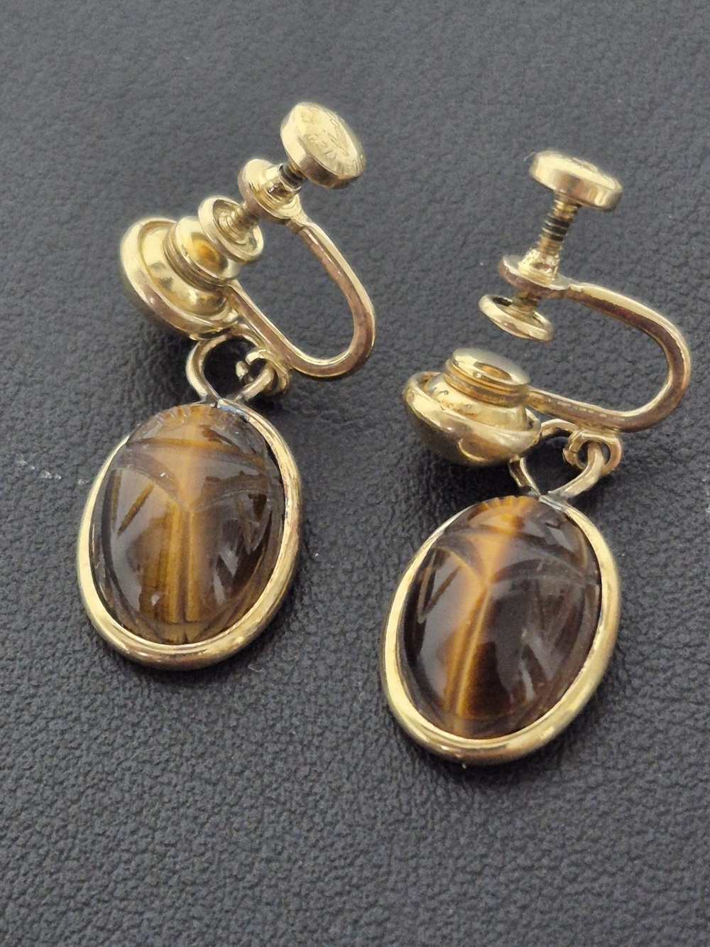 Vintage AMCO 1/20 12K Gold Filled Tiger's Eye Scarab Screw Back Earrings Egyptia